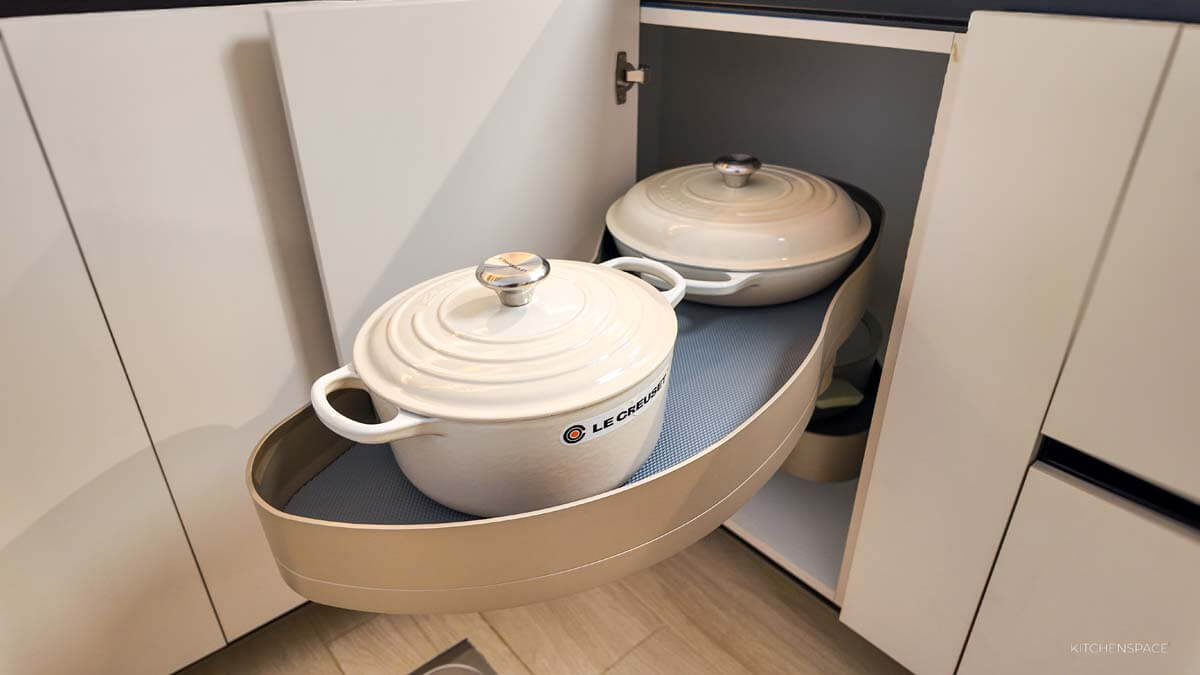 Minimalist Marble Kitchen